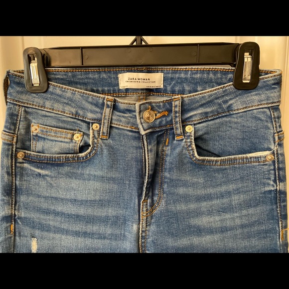 ZARA Woman Low Rise Distressed Jeans - Picture 4 of 6